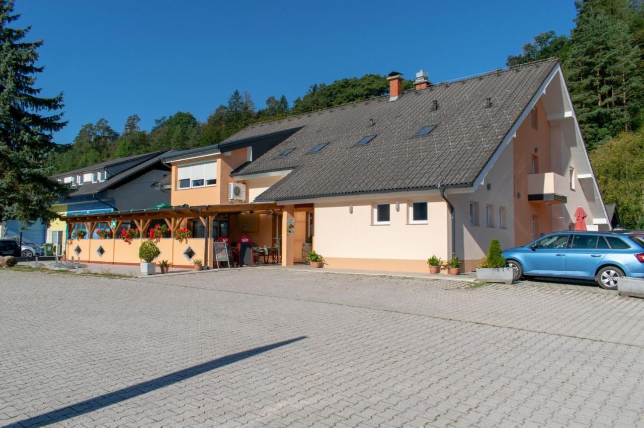 Hotel Hisa Izabela Muta Exterior foto